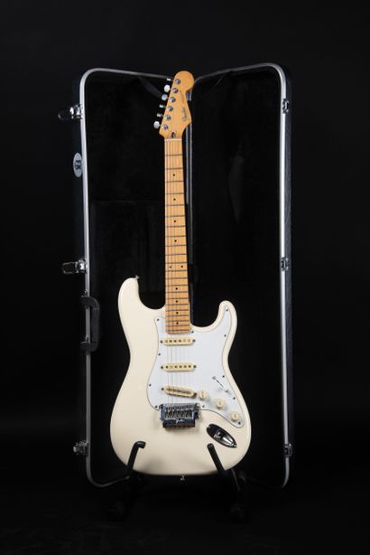 FENDER - Guitare électrique STRATOCASTER...