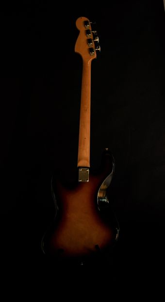 PAUL BEUSCHER- Guitare basse électrique Jazz...