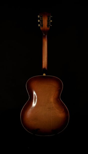 HOYER - Guitare acoustique jazz allemande
Années:...