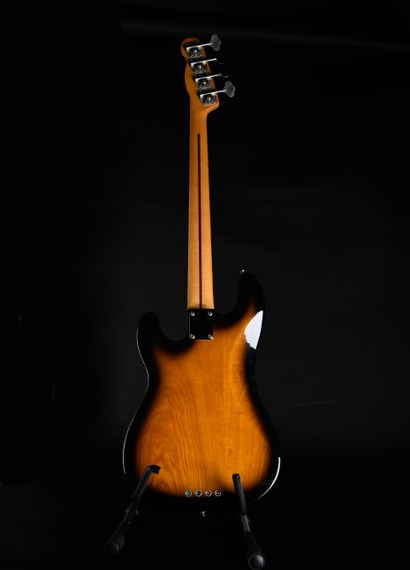 FENDER- Guitare basse électrique 4 cordes...