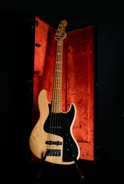 FENDER - Guitare basse électrique MARCUS...