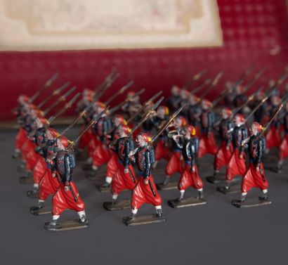 C.B.G.
Suite of 44 Zouaves soldiers in painted...