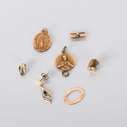 A religious medal in yellow gold
18-carat...