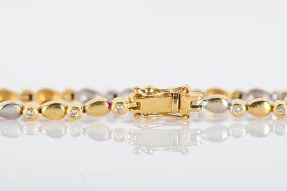 Modern bracelet alternating a close-set diamond...
