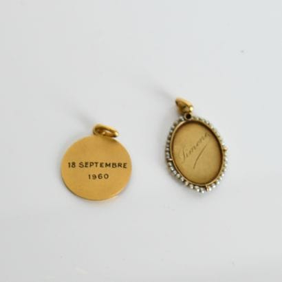 Set of two religious medals in 750°/00 18K...