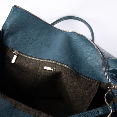 ZILLI
Light blue crocodile travel bag
Silver...