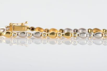Modern bracelet alternating a close-set diamond...