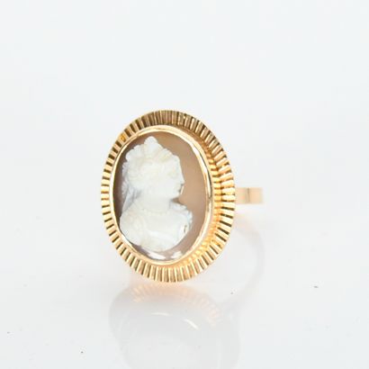 Yellow gold ring with striated setting holding...