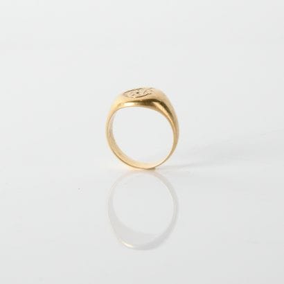 Chevalière in 18-carat yellow gold (750
thousandths)...
