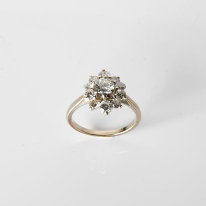 Daisy ring, gross weight: 3.3 g, TDD: 51,...