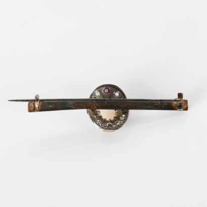 Brooch in 18-carat yellow gold (750
millies)...