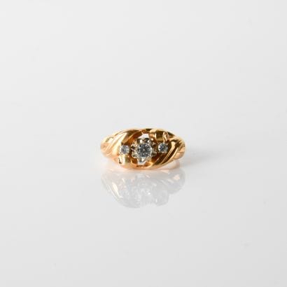 Ring in 18-carat yellow gold (750
gold, holding...