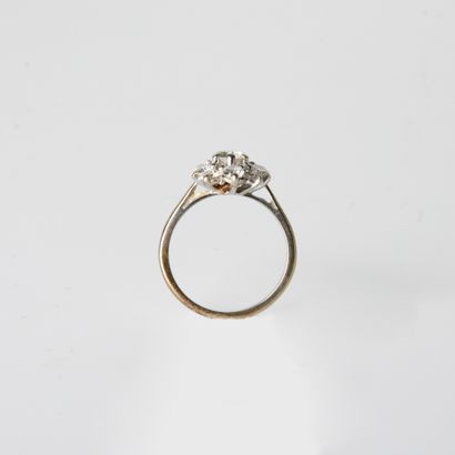 Daisy ring, gross weight: 3.3 g, TDD: 51,...