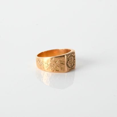 Chevalière in 18-carat yellow gold (750
figured...