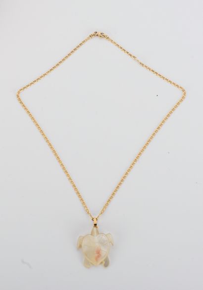 Pendant and chain in 18-carat yellow gold
(750...