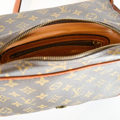 LOUIS VUITTON. Saint-Germain