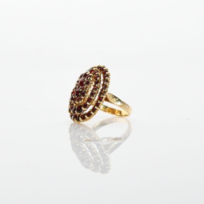 Oval ring entirely paved with garnets on...