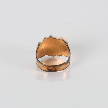 Ring in 18-carat (750
gold centered on an...
