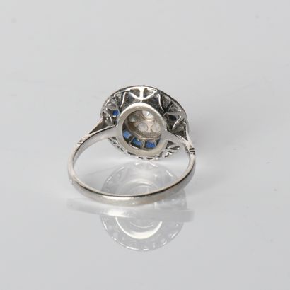 Rosette ring in 18-carat (750
centered with...