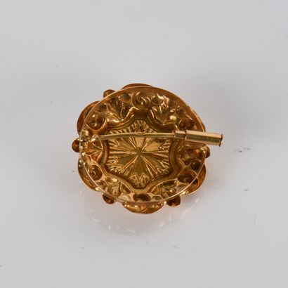 Yellow gold brooch with stylized flower design
Circa...
