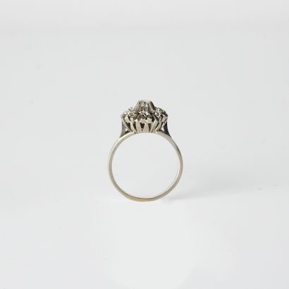 Daisy ring set with 9 modern-cut diamonds
diamonds,...