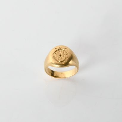 Chevalière in 18-carat yellow gold (750
thousandths)...