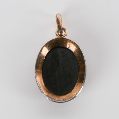 Hematite pendant on a vermeil
vermeil mount.
Gross...