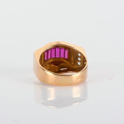 Bridge ring in 18K (750
thousandths) centered...