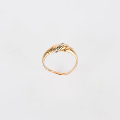 18-carat yellow and white gold band ring
(750...