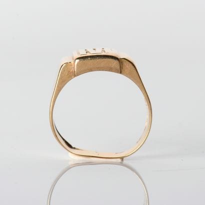 Chevalière in 14-carat yellow gold (585
monogrammed...