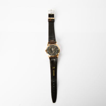 LIP 
Gold-plated bracelet watch
Round case...