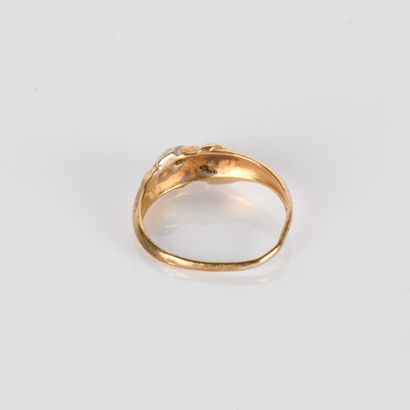 18-carat yellow and white gold band ring
(750...