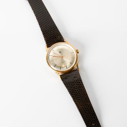 LIP 
Gold-plated bracelet watch
Round case...