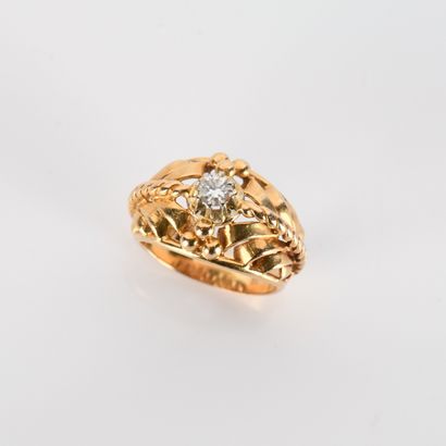 18K (750
yellow gold with openwork scrolling...