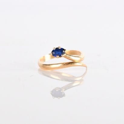 Meeting of a pendant and a ring in gold (750°/00)...