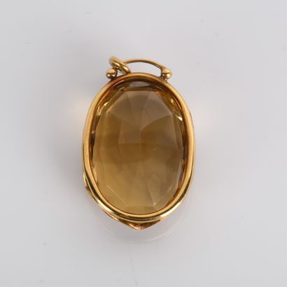 Oval pendant adorned with a large
citrine...