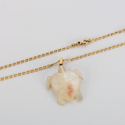 Pendant and chain in 18-carat yellow gold
(750...