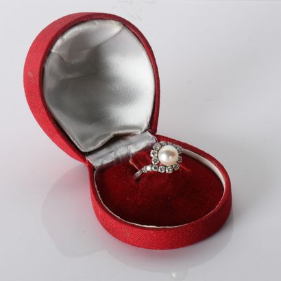 Tourbillon ring in 18-carat (750
millies)...