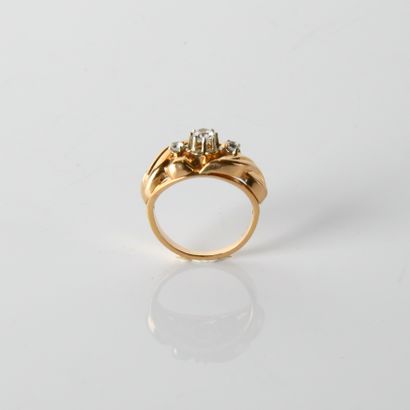 Ring in 18-carat yellow gold (750
gold, holding...
