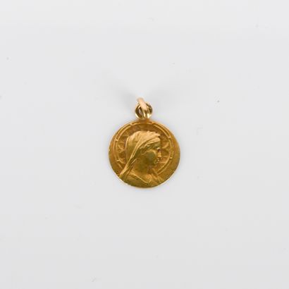 Medal of the Virgin Mary in 18-carat yellow...