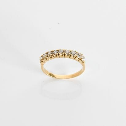 Half wedding band in 18-carat yellow gold...