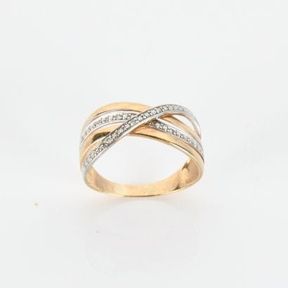 9-karat (375-milliem) yellow gold ring
set...