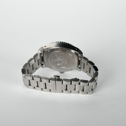 GUCCI
Men's wristwatch in steel, DIVE model
Round...