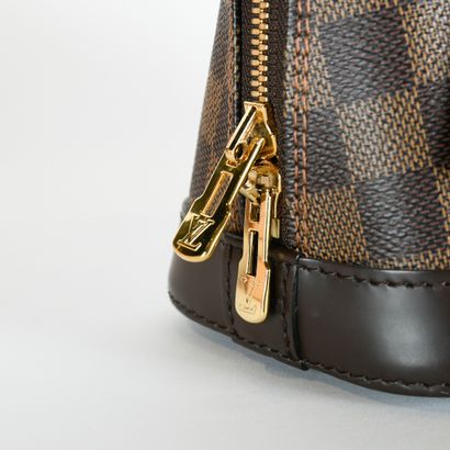 LOUIS VUITTON. Alma BB