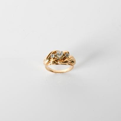 Ring in 18-carat yellow gold (750
gold, holding...