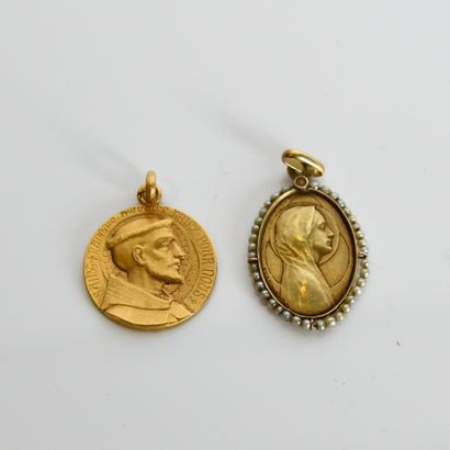 Set of two religious medals in 750°/00 18K...