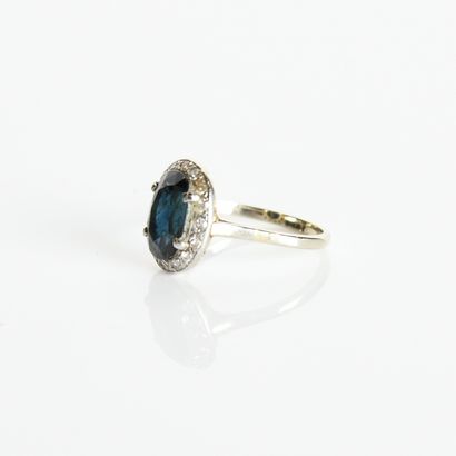Ring in 18-carat (750 thousandths) white...
