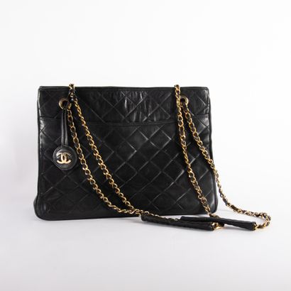 CHANEL, 
Quilted leather shoulder bag
Double...