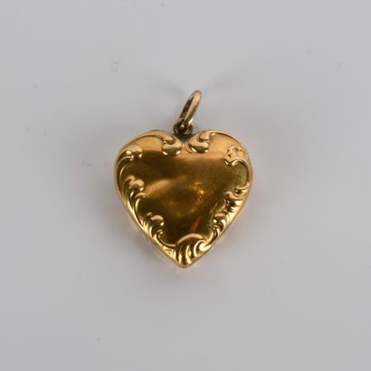Heart pendant in 18-carat yellow gold (750
thousandths)
2...