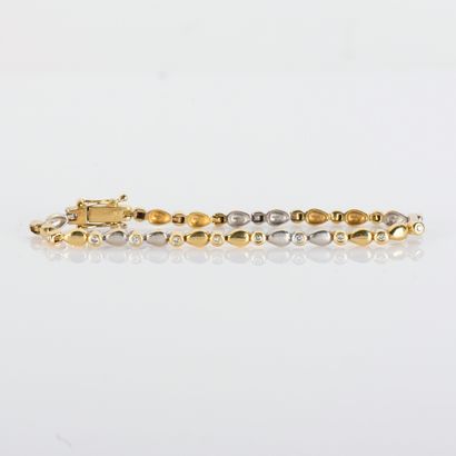 Modern bracelet alternating a close-set diamond...